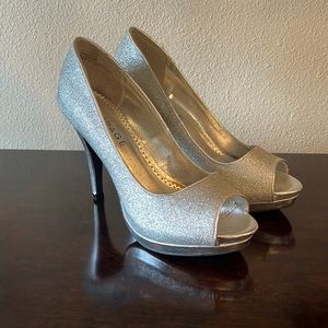 Woman’s Gray Sparkle Heels